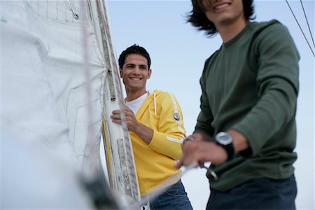 Two men hoisting a sail Foto de stock - Sin royalties Premium, Código: 628-00919894