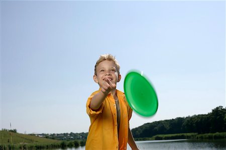 short boy kids - Boy throwing a frisbee Stock Photo - Premium Royalty-Free, Code: 628-00920015