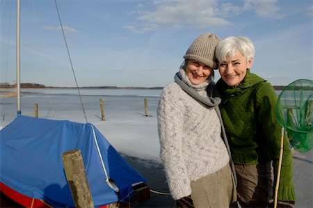 Porträt von zwei ältere Frauen mit einem Sprung net Stockbilder - Premium RF Lizenzfrei, Bildnummer: 628-00920282