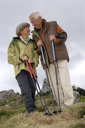 simsearch:628-01279049,k - Alter Erwachsener paar Wandern in den Bergen, Flachwinkelansicht Stockbilder - Premium RF Lizenzfrei, Bildnummer: 628-01278306