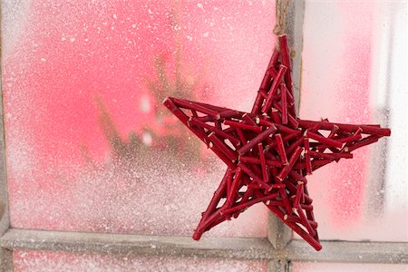 Decoration star on Window Stock Photo - Premium Royalty-Free, Code: 628-01278616