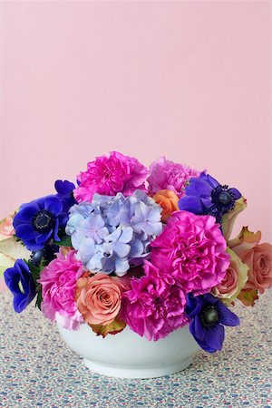 peonies vase - Bunch of flowers Stock Photo - Premium Royalty-Free, Code: 628-01279143