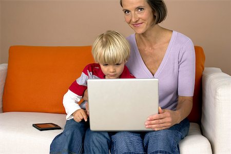 simsearch:628-01279508,k - Mother and son (4-5 Years) sitting on a sofa und using a laptop Stock Photo - Premium Royalty-Free, Code: 628-01279467