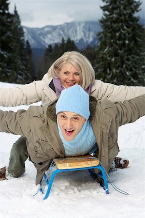 simsearch:628-01495418,k - Laughing couple lying on a sled Foto de stock - Sin royalties Premium, Código: 628-01495428