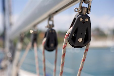 Rolls on a boom of a sailing yacht, close-up, differential focus Foto de stock - Sin royalties Premium, Código: 628-01495510