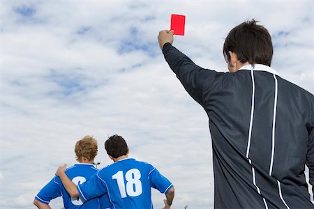 referee (male) - Referee showing red card to kicker Foto de stock - Sin royalties Premium, Código: 628-01586550