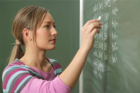 Woman is writing numbers on a board Foto de stock - Sin royalties Premium, Código: 628-01586670