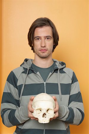 simsearch:628-01586779,k - A man is holding an death's-head Stock Photo - Premium Royalty-Free, Code: 628-01586688