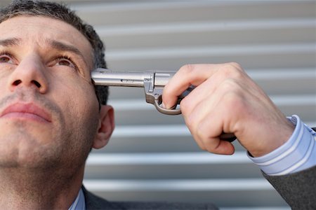 Businessman holding a gun to head Foto de stock - Sin royalties Premium, Código: 628-01639099