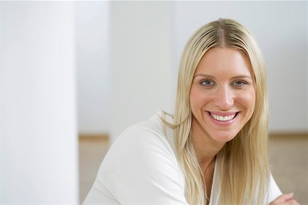 Young woman smiling at camera Stock Photo - Premium Royalty-Free, Code: 628-01711975