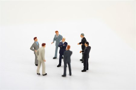 figurine - Figurines d'hommes d'affaires debout dans un cercle Photographie de stock - Premium Libres de Droits, Code: 628-01712338