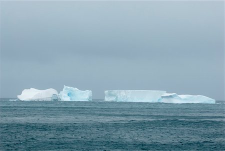 simsearch:628-02197991,k - Iceberg in the southern atlantic ocean Fotografie stock - Premium Royalty-Free, Codice: 628-02197985
