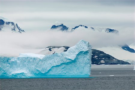 simsearch:628-02197991,k - Iceberg in a bay Fotografie stock - Premium Royalty-Free, Codice: 628-02197995