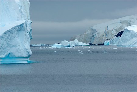 simsearch:628-02197991,k - Iceberg in a bay Fotografie stock - Premium Royalty-Free, Codice: 628-02198001
