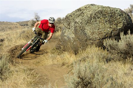 Downhill cyclist driving a turn Foto de stock - Sin royalties Premium, Código: 628-02228148