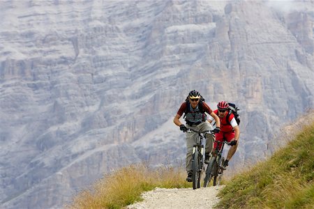 simsearch:628-02228134,k - Zwei Mountainbike-Fahrer vor einer Felswand Stockbilder - Premium RF Lizenzfrei, Bildnummer: 628-02228162