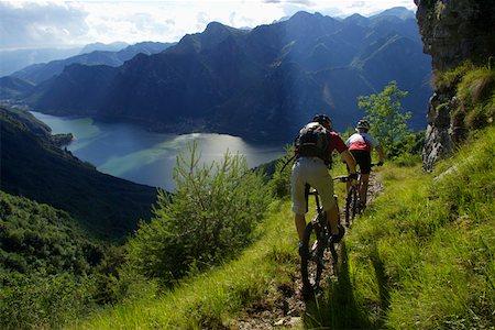 simsearch:628-02228134,k - Mountainbike-Fahrer in den Bergen Stockbilder - Premium RF Lizenzfrei, Bildnummer: 628-02228172