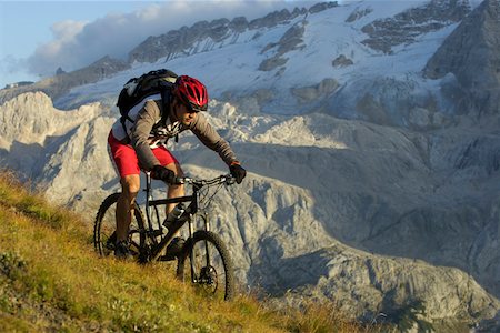 simsearch:628-02228134,k - Mountainbike-Fahrer in den Bergen Stockbilder - Premium RF Lizenzfrei, Bildnummer: 628-02228185