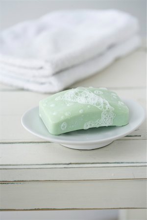 folded towels - Foamy cake of soap on a disc Stock Photo - Premium Royalty-Free, Code: 628-02228223