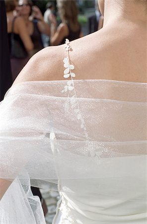 Bride with Veil around her naked Shoulder - Wedding Dress - Skin - Wedding Stock Photo - Premium Royalty-Free, Code: 628-02615768