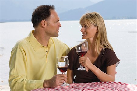 simsearch:628-01712063,k - Couple drinking red wine Foto de stock - Royalty Free Premium, Número: 628-02954062
