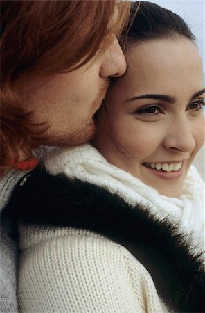 Young darkhaired Woman leaning against the Chest of an auburn haired Man - Togetherness - Relationship - Tenderness Foto de stock - Sin royalties Premium, Código: 628-02954619