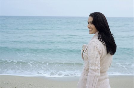 simsearch:628-02954798,k - Young brownhaired Woman with Cardigan at the Beach - Season - Nature Fotografie stock - Premium Royalty-Free, Codice: 628-02954636