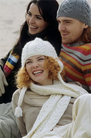 simsearch:628-02954798,k - Three Friends in warm Clothing at the Beach - Leisure Time - Friendship - Trip - Season Fotografie stock - Premium Royalty-Free, Codice: 628-02954645
