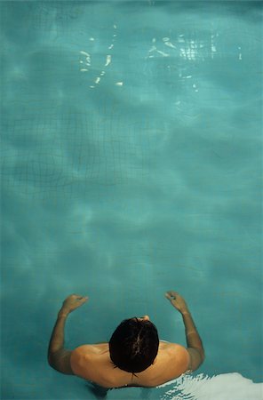 simsearch:628-02954740,k - Darkhaired Man in a Swimming-Pool - Sports - Leisure Time Foto de stock - Sin royalties Premium, Código: 628-02954729