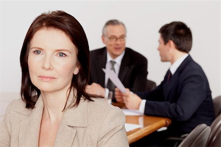 solemne - Three businesspeople in conference room, Bavaria, Germany Foto de stock - Sin royalties Premium, Código: 628-02953646