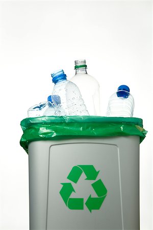 plastic bottle - Bouteilles en plastique dans le recyclage bin, Allemagne Photographie de stock - Premium Libres de Droits, Code: 628-02953726