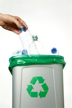 Man putting plastic bottle in recycling bin, Germany Foto de stock - Sin royalties Premium, Código: 628-02953720