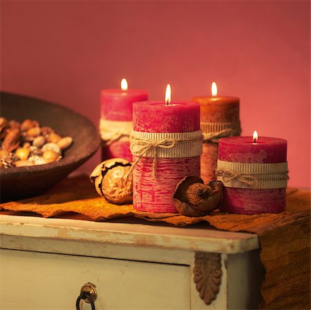 Four red candles and nuts on dresser Stock Photo - Premium Royalty-Free, Code: 628-02953775