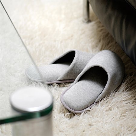 fashion lounge - Felt slippers on flokati rug Stock Photo - Premium Royalty-Free, Code: 628-02953790