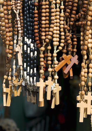 rosario - Rosaries and crucifixes at a sales booth Fotografie stock - Premium Royalty-Free, Codice: 628-02953819