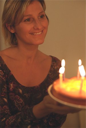 Woman holding a Birthday Cake (half-portrait) Stock Photo - Premium Royalty-Free, Code: 628-03201280