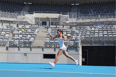 Young Female Tennis Player Stock Photo - Premium Royalty-Free, Code: 622-05602820