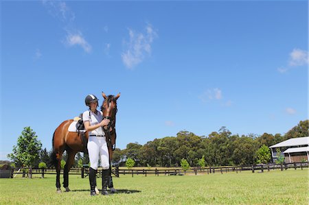 Young Woman Horseback Rider with Brown Horse Foto de stock - Sin royalties Premium, Código: 622-05786738