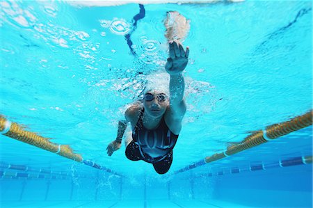 diving in the swimming pool - Woman Swimming in Pool, Underwater Stock Photo - Premium Royalty-Free, Code: 622-05786819