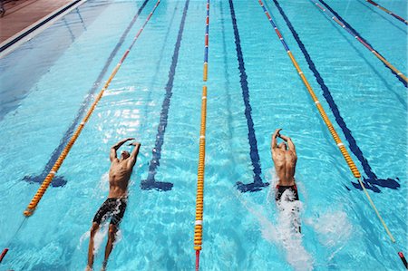 Swimmers Competing in Pool Foto de stock - Sin royalties Premium, Código: 622-05786857