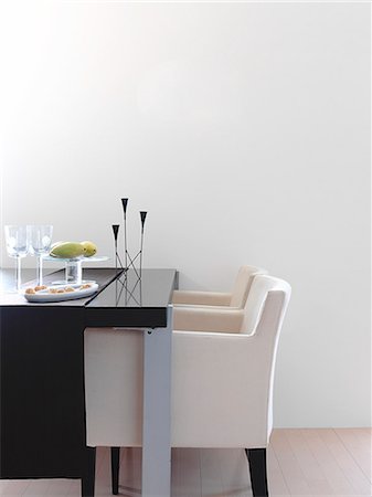 simsearch:859-03884936,k - Modern Dining Room Foto de stock - Sin royalties Premium, Código: 622-06009468