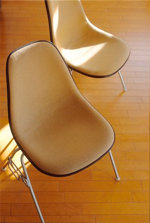 piso de madera noble - Close Up Of Modern Chair Foto de stock - Sin royalties Premium, Código: 622-06009527