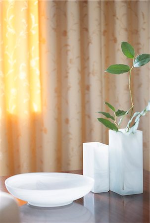 empty building interior - White Small Plant Pot And Bowl On Table Stock Photo - Premium Royalty-Free, Code: 622-06009528