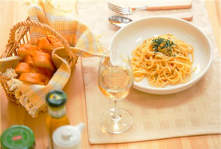 dining table place setting - Breakfast On Table Stock Photo - Premium Royalty-Free, Code: 622-06009619