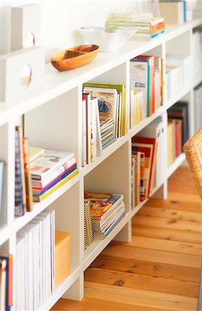 spacious rooms interior - Bookshelf Detail Stock Photo - Premium Royalty-Free, Code: 622-06009645