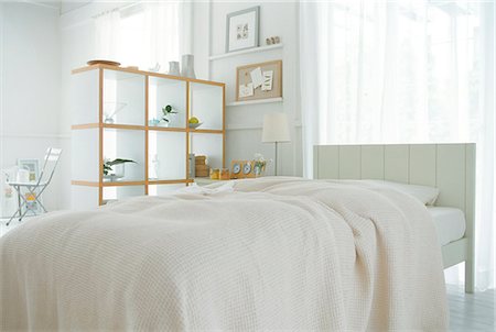 simsearch:622-06009764,k - Intérieur de la chambre à coucher Photographie de stock - Premium Libres de Droits, Code: 622-06009671