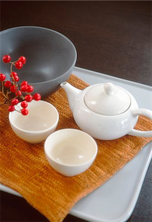 simsearch:622-06009712,k - Teacup, Teapot, Bowl And Red Berries In Tray Stock Photo - Premium Royalty-Free, Code: 622-06009697