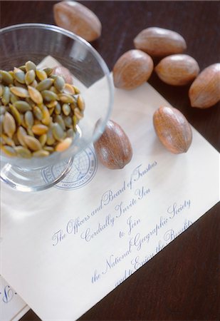 Bowl Of Edible Seeds, Nuts And Paper On Table Fotografie stock - Premium Royalty-Free, Codice: 622-06009712