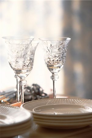 simsearch:673-02386565,k - Empty Drinking Glasses And Plates Fotografie stock - Premium Royalty-Free, Codice: 622-06009764
