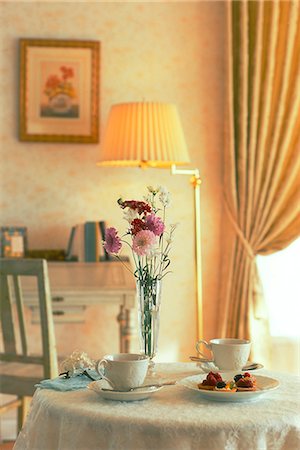 empty house - Breakfast Table Stock Photo - Premium Royalty-Free, Code: 622-06009774